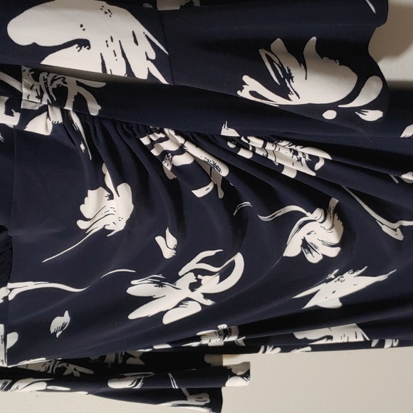 Lauren Ralph Lauren Faux Wrap Dress Size:6✨️ Moving end of January 2025! ✨️ - Picture 2 of 9